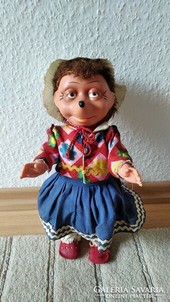 Hedgehog girl doll, old toy figure {j7}