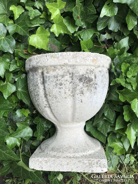 Old stone vase, kaspo