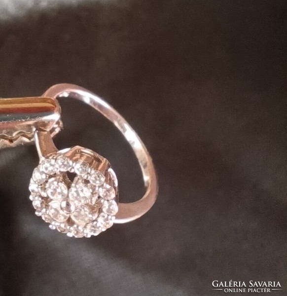 Jelzett ezüst gyűrű sok cirkóniàval kb.16 mm.