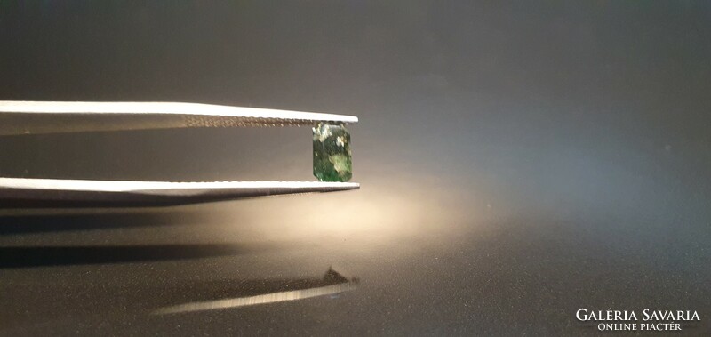 Colombian emerald 0.65 Carat. With certification.