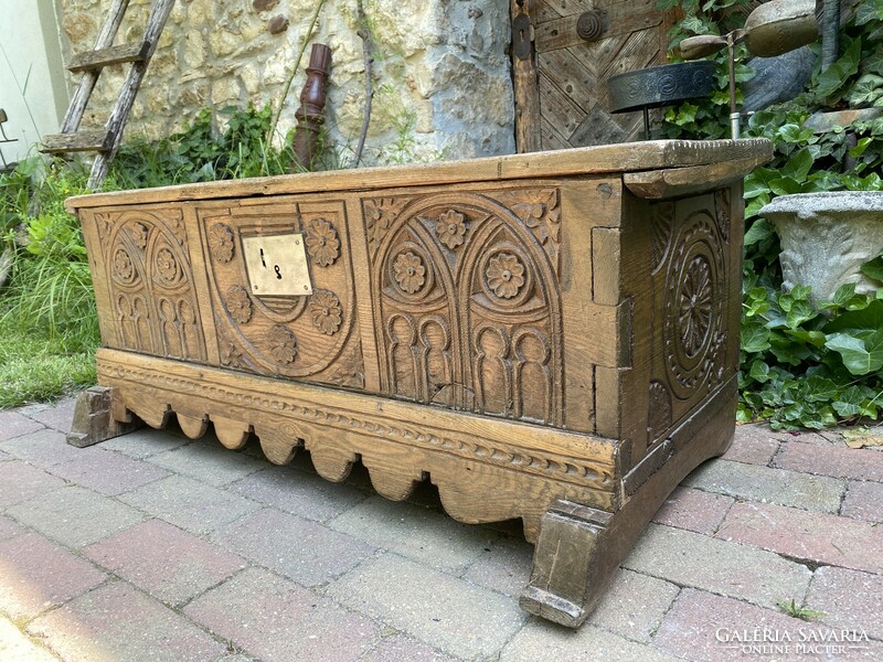 17-18. Century Gothic oak chest