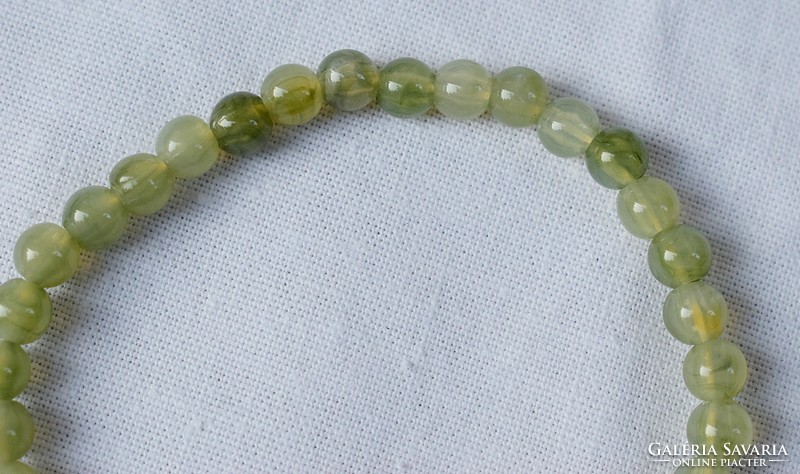 Old bracelet retro jewelry 18 cm with green plastic beads, jewelry rubber