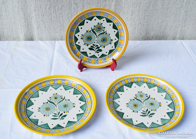 Hand-painted folk ceramic decorative plate 3 pieces 21.8 - 24.3 cm