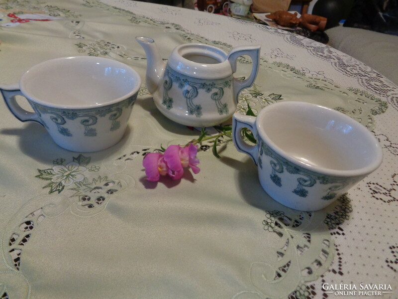 Julia Zsolnay, 2 teacups and 1 spout marked with a heart seal