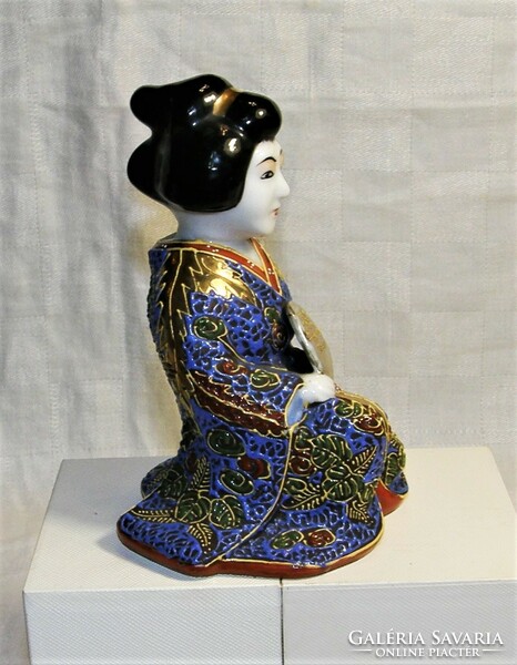 Gésa Japán porcelán figura