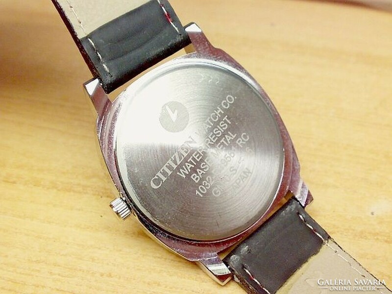 Citzen quartz, chrome married, men's watch, with black stitched leather strap, new scratch-free condition
