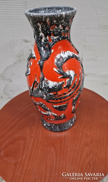 Retro industrial art ceramic vase with a grayish-white pattern on a red background