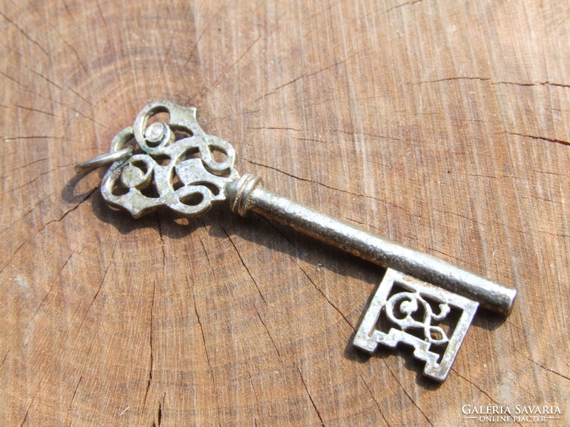 Silver key pendant (210425)