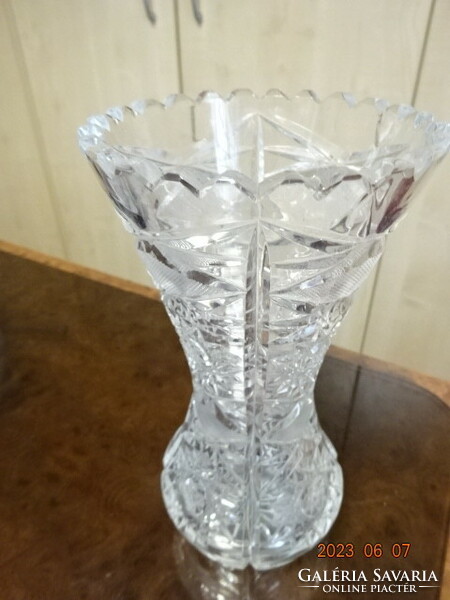 Ajkai kristály váza, magassága 20 cm, felső átmérője 10 cm. Jókai.