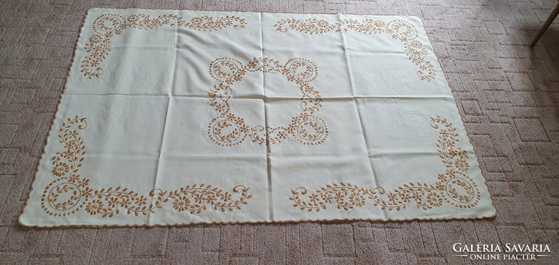Embroidered retro tablecloth 125 x 85 cm