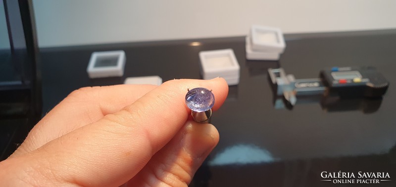 Extra tanzanite 2.35 Carats. Hardly polished. With certification.