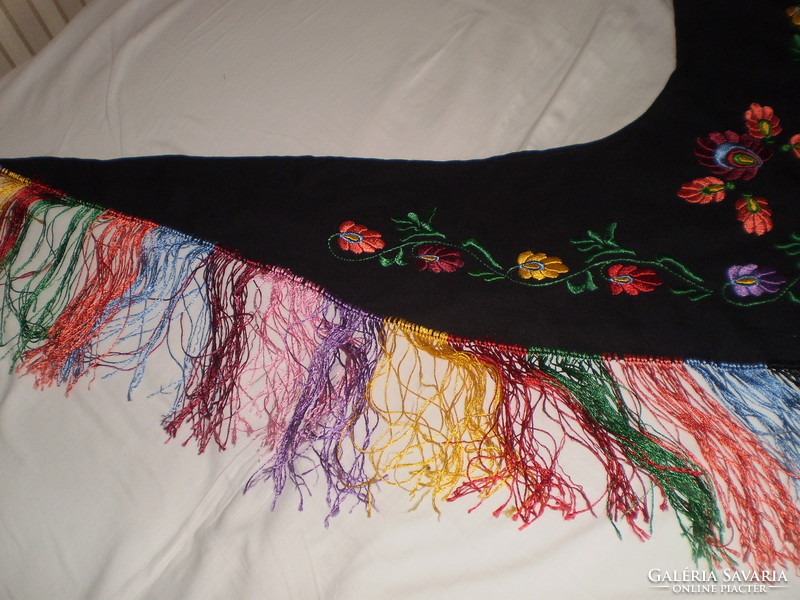 Embroidered matyó stole shoulder scarf