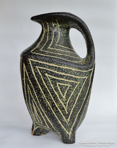 Ceramic floor vase from Pesthidegkút. Injured.