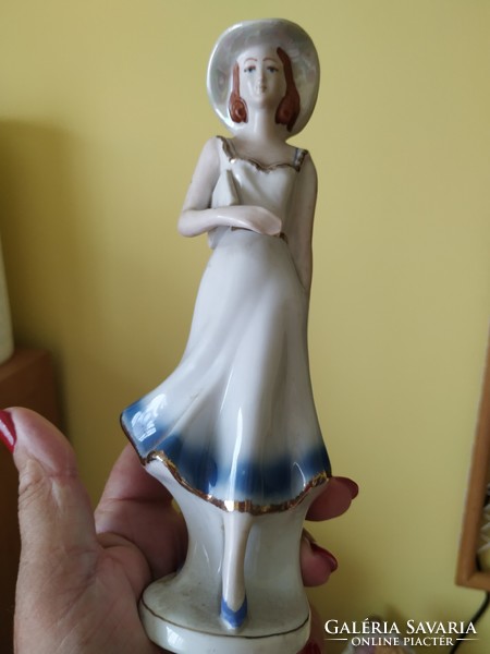 Porcelain lady in hat for sale!