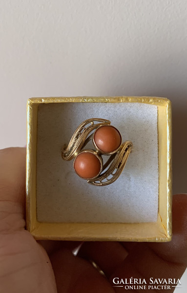 Coral stone antique gold ring 14k gold