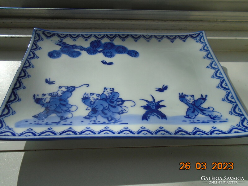 Japanese cobalt blue painted, hand-marked bowl with wu karako pattern