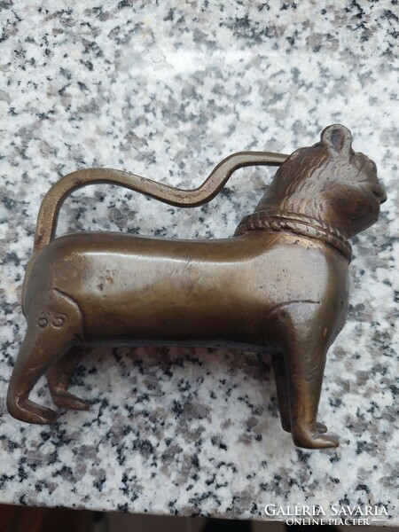 Antique bronze lion-shaped padlock