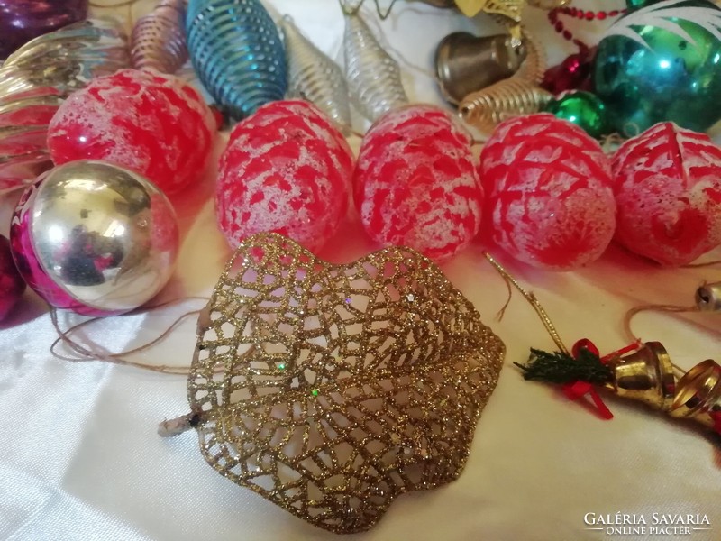 Many pieces of old Christmas tree decorations and table decorations