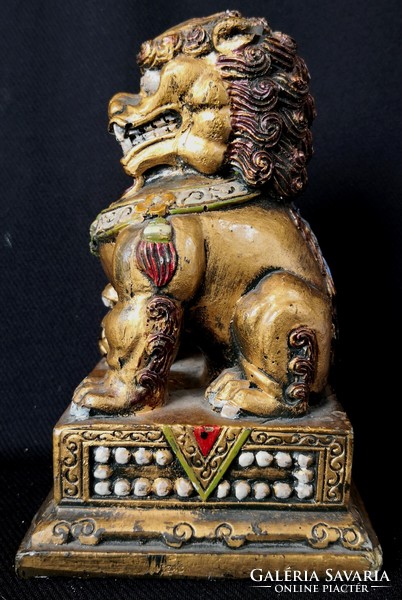 Dt/252 - hand painted and gilded lion statue, Thailand/Bali