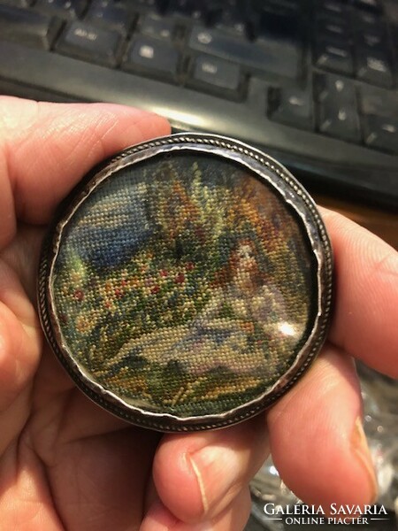 XIX. Century tapestry brooch, pin, size 6 cm.