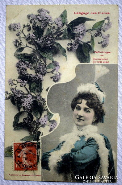 Antik  színezett fotó képeslap  hölgy virággal