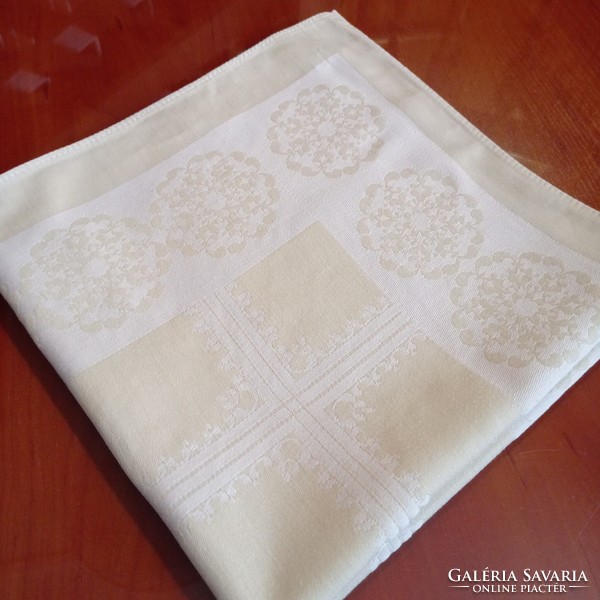 Pale yellow damask tablecloth with 6 napkins