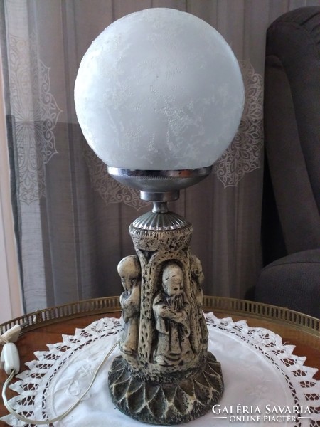 Antik asztali lámpa, zsirkőbe faragott keleti négy bölcs