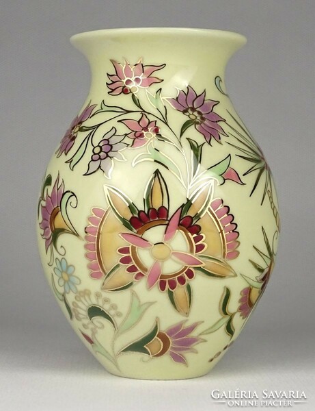 1N094 Ritka virágmintás vajszínű Zsolnay porcelán váza 13 cm