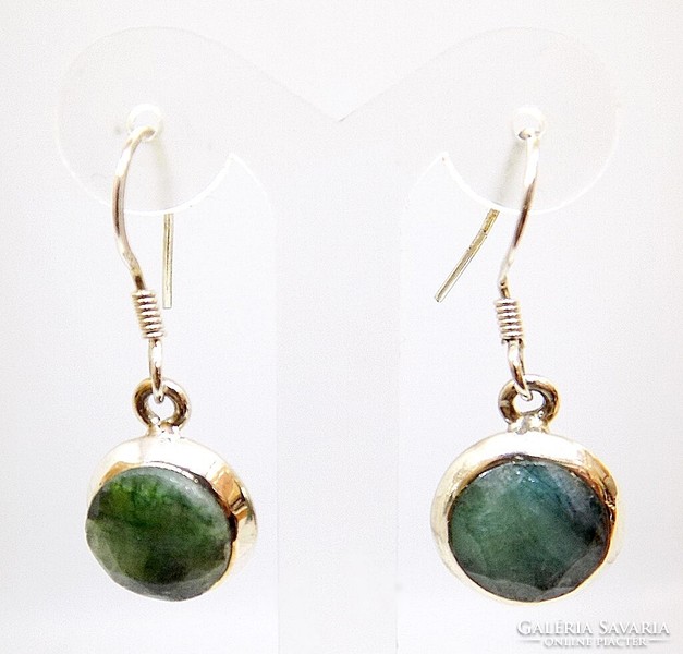 Silver dangle earrings with emerald stones (azl-ag103298)