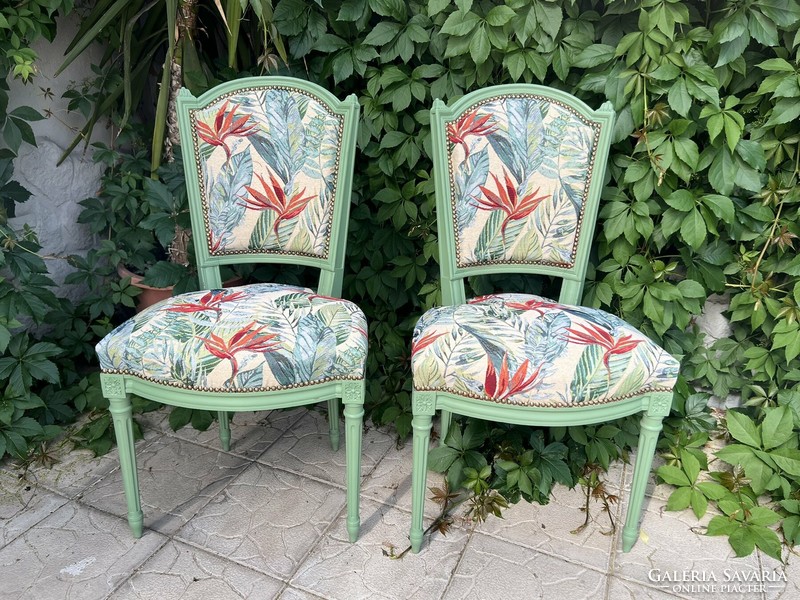 Négy db zöldre festett klasszicista-Provence kárpitos támlás szék egyben