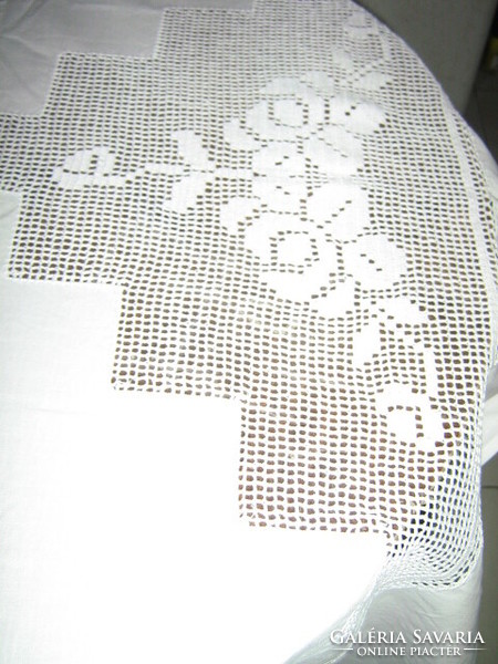 Dreamy special antique hand crocheted snow white rose rounded tablecloth
