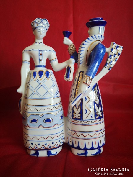 Hunting couple with wine, Hólloháza porcelain