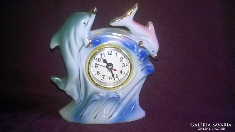 Retro dolphin-decorated ceramic clock, shelf decoration