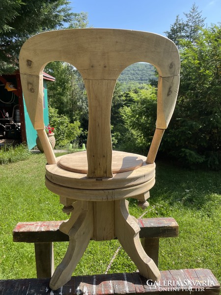 Village barber chair