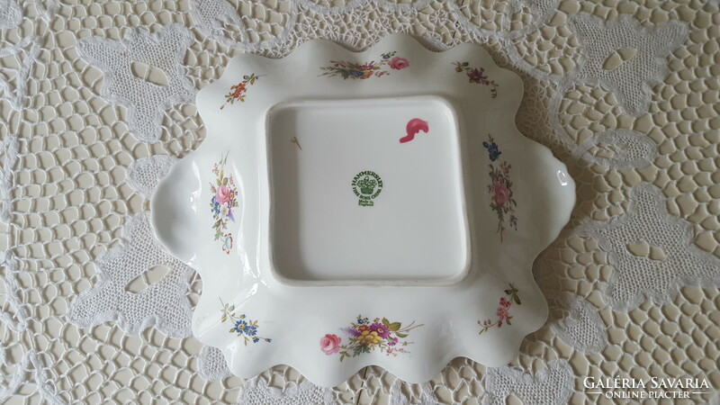 Beautiful, Hammersley English bone china centerpiece, seller