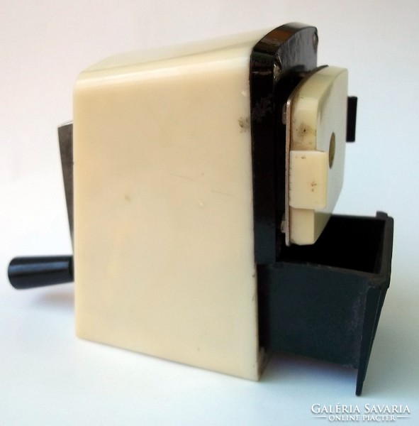 Retro mechanical pencil sharpener