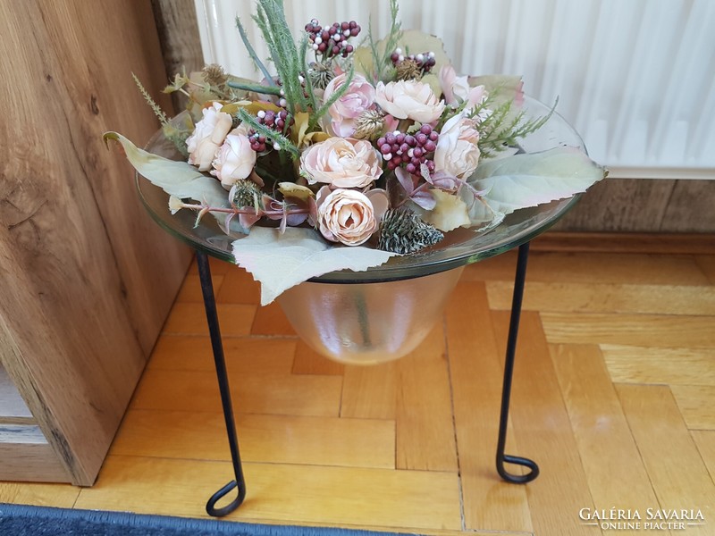 Flower holder with glass-iron