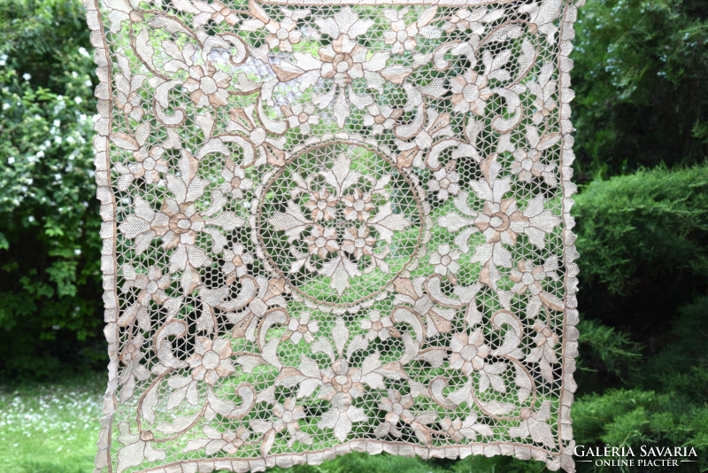 HATALMAS Antik régi gyönyörű vert csipke terítő asztalterítő asztalközép 80 x 80