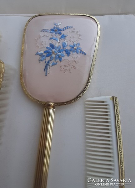 Combing set in vintage style
