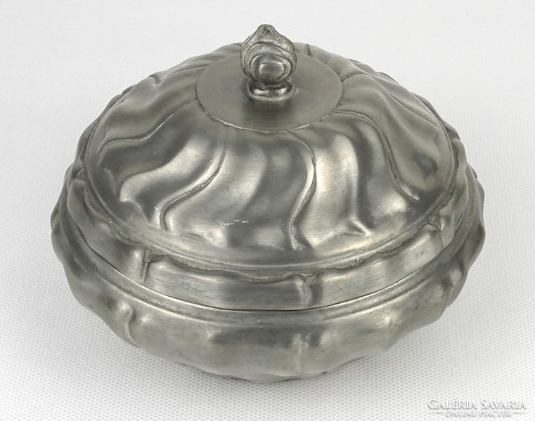 1N205 old marked tin box with lid