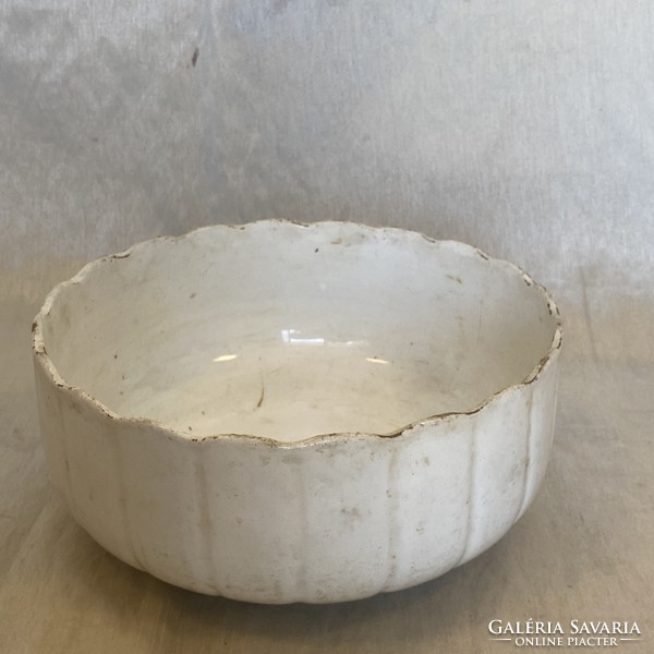 Old porcelain coma bowl
