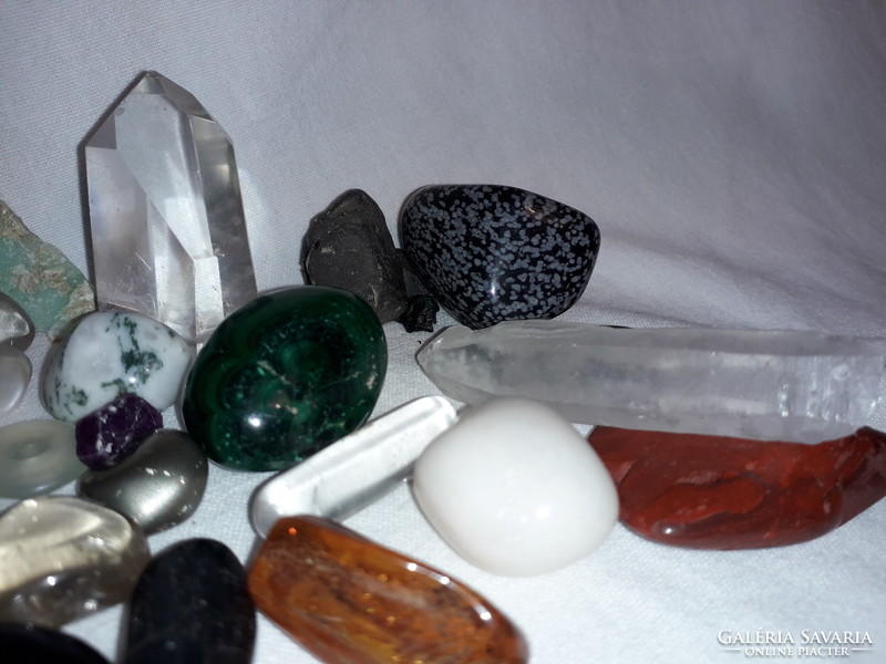 Best price 39 pieces of natural mineral stones including different amber mountain crystal etc.