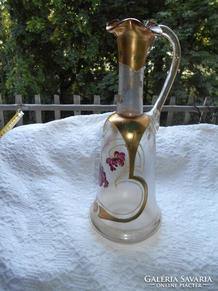 Szecesszíós sorszámozott   festett  szakitott üveg karaffa
