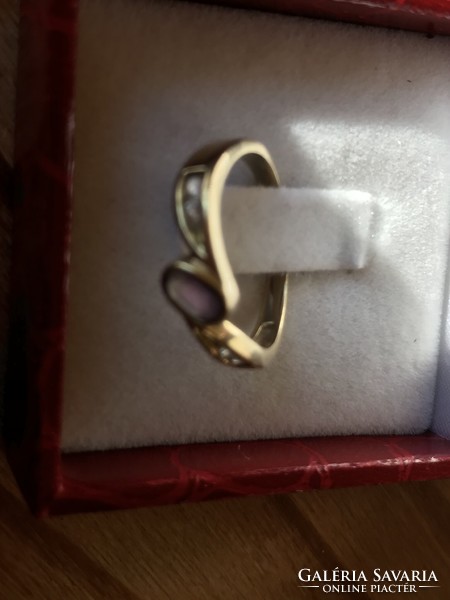 Yellow gold ring, fineness 333, with an amethyst stone