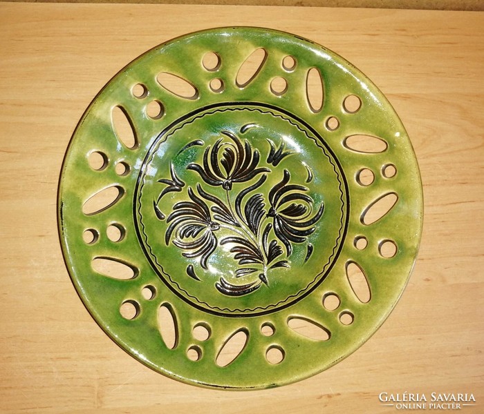 Marked green ceramic wall plate with openwork edge 25.5 cm (n)