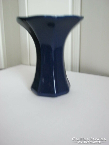 Kék mázas kerámia váza