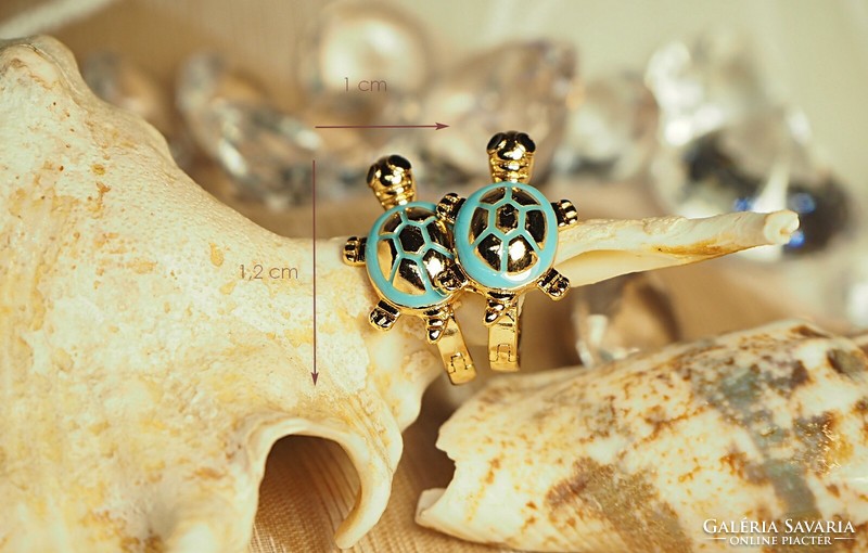 Gold-colored children's (goldfilled) earrings with a turtle representation