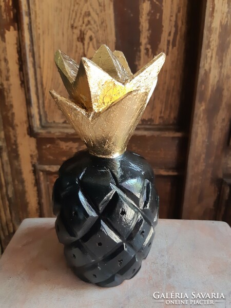 Wooden pineapple decoration