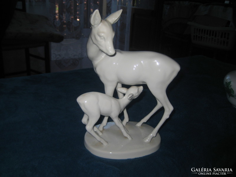Herendi: deer, with kid, in white, 26 cm
