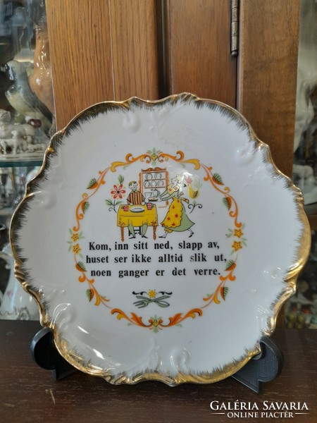 Norwegian hand-painted porcelain wall plate. 21 Cm.
